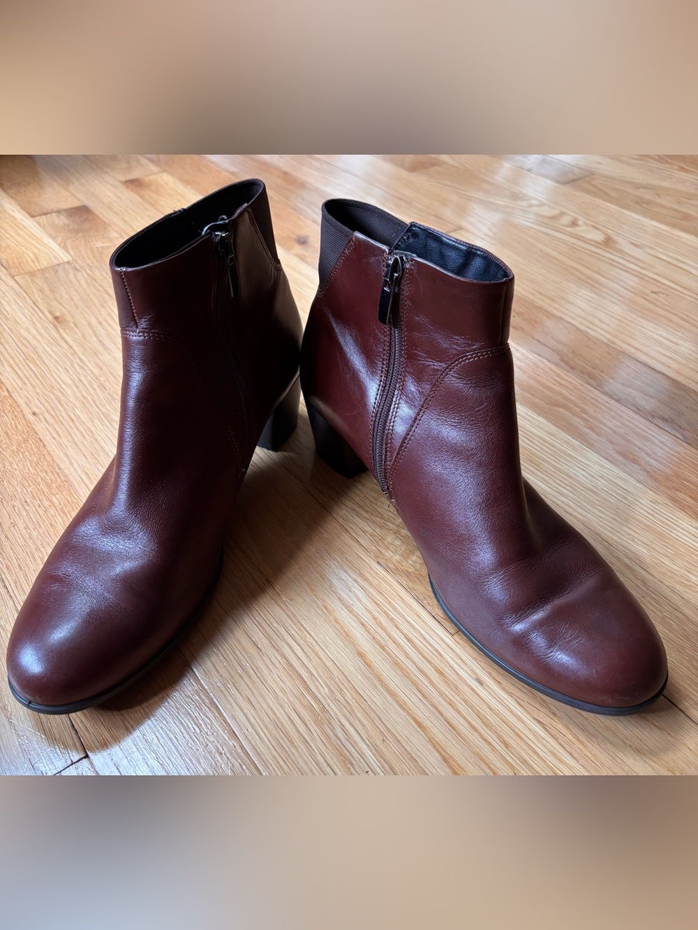 Ecco Women's Burgundy Leather Ankle Booties